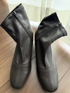 ブラウンジッパー付きショートブーツ
