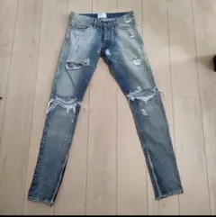 ポン吉様専用 FEAR OF GOD ダメージブルーデニムパンツのサムネイル