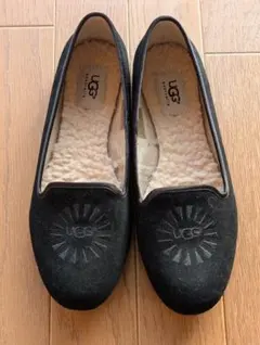マ*ー様 「UGG」レディース　スリッポン ブラック 　サイズ USA⑧ JPN
