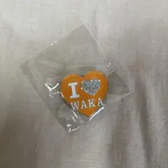 I ♡WAKA ハート型ピンバッジ - メルカリ