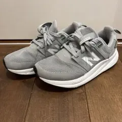 ニューバランス スニーカー　UA900 23センチ