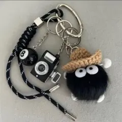 【新品】じゃらじゃらキーホルダー ♡ バックチャーム　ボリューム満点 光、音