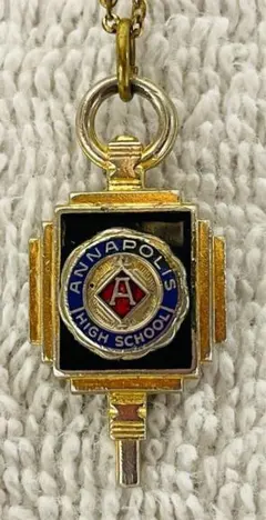 カレッジネックレス