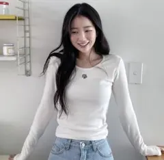 Muah Muah ホワイト 長袖Tシャツ FREEのサムネイル