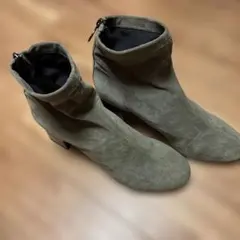 グレー スエード ショートブーツ