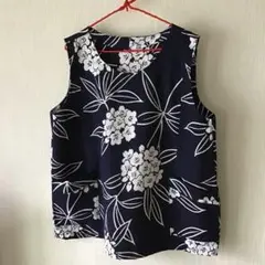 our home】綿100％アイロンいらずのサマーブラウス 小花柄ネイビー 