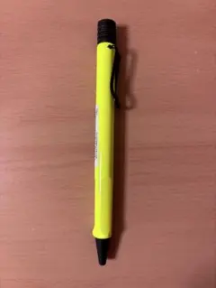 LAMY safari 限定 ネオンイエロー　ボールペンのサムネイル