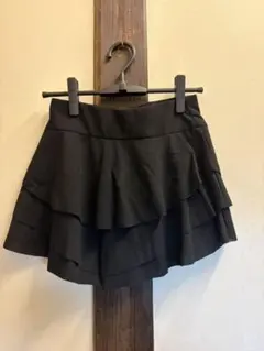 フリル付き黒ミニスカート