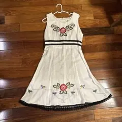 花柄刺繍コットンワンピース
