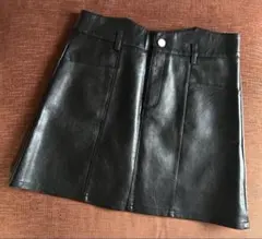 台形フェイクレザーミニスカート フロントボタン付き　レザースカート