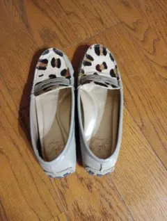 グレー ヒョウ柄 　フラットシューズ