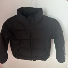 黒のダウンジャケット