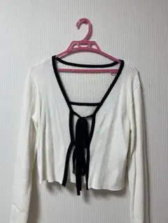 リボン結びのクロップド長袖トップス