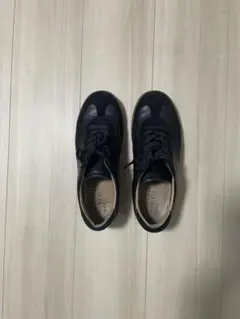 黒のレースアップスニーカーのサムネイル