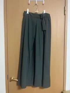 グリーン ワイドパンツ