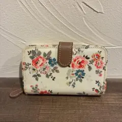 花柄 二つ折り財布 クリーム色のサムネイル