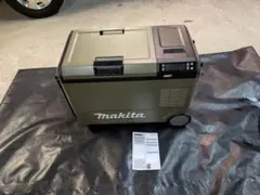 Makita クーラーボックス 黒キャスター付き - メルカリ