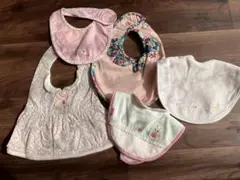 女の子　ウサギ柄多め　赤ちゃん用スタイ・よだれかけ5枚セット