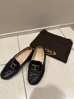 TOD'S 黒 ローファー 金属バックル付き - メルカリ