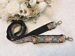 新作　インド刺繍リボン　ショルダー紐　ストラップ　スマホ　黒　送料込