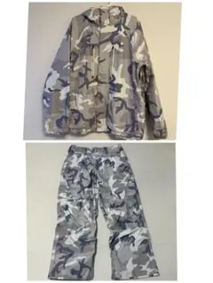 BURTONスノーボードウェア　カモフラージュ柄　上下セット　Lサイズ