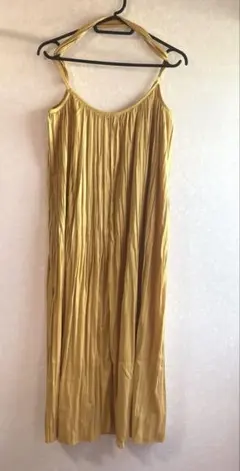 PB イエロープリーツノースリーブワンピース