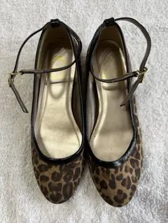 フラットシューズ