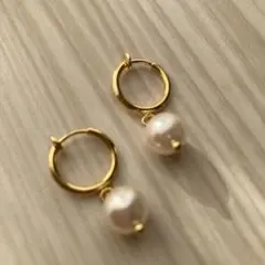 アネモネゴールドフープパールイヤリング