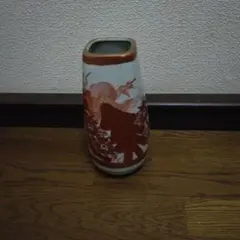 青と赤の陶器製花瓶 鳥と花模様