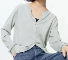 【ユニクロ】グレー ボタン付きカーディガン 長袖