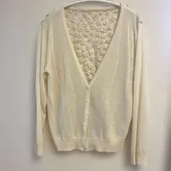 【美品】DoCLASSE クリーム色 長袖カーディガン 花刺繍のサムネイル
