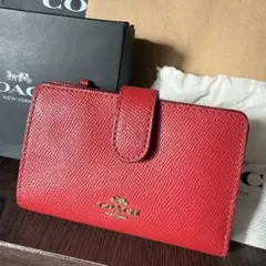 【週末限定セール】COACH レッド 二つ折り財布 ショッパー付き