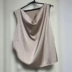 ベージュ ドレープ ノースリーブトップス