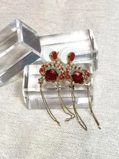 チャイナ風赤いビジュー付きピアス