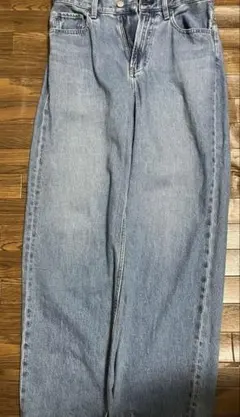ユニクロ　ワイドストレートジーンズ