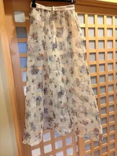 Lily Brown フラワープリント シアーロングスカート
