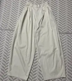 ベージュ コクーンパンツ　Mサイズ
