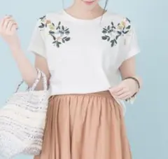 アーバンリサーチ　配色刺繍Tシャツ　半袖カットソー　ホワイト　白