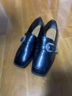 ヴィヴィアン ローファー シルバー金具 エナメル スクエアトゥ