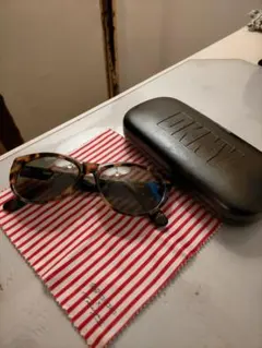 DKNY AVENUE A KO135 トータスシェル(べっ甲) サングラス