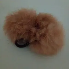 ベージュファーポンポン　ヘアゴム
