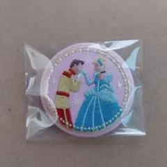 ディズニー　刺繍缶バッジ　シンデレラ