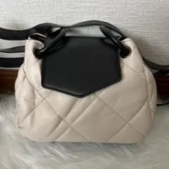 キルティングショルダーバッグ ベージュと黒