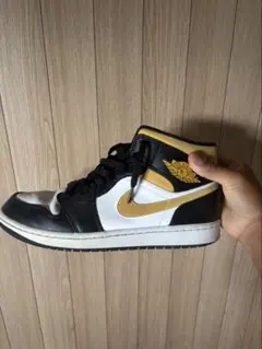 Nike Air Jordan 1 Mid ブラック イエロー ホワイトのサムネイル