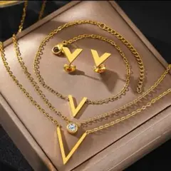 サージカルステンレス 3セット★Ｖデザイン ピアスとブレスレットとネックレス