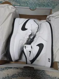 NIKE AIR FORCE 1 MID ホワイト×ブラック