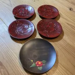 鎌倉彫 博陽堂 「福島秀岳」作 朱漆牡丹彫文 菓子皿/銘々皿 5客 K231