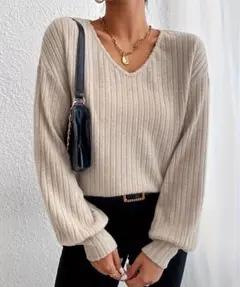 春秋ベージュ Vネック 長袖カットソー未使用