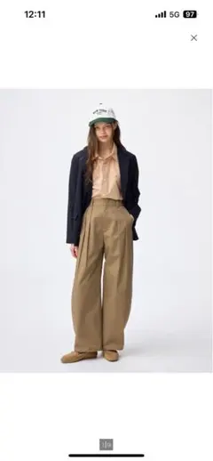 新品タグ付き　GU チノタックバレルパンツ　M 2990円