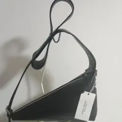 ✨URBAN REVIVO ✨ショルダーバッグ 黒 アーバンリバイボ 三日月シボ
